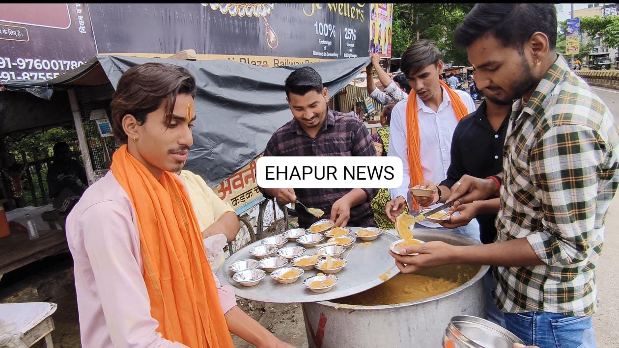 राष्ट्रीय गौसेवा संघ ने हलवे का वितरण किया