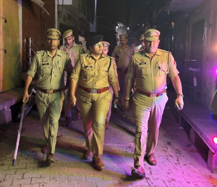 त्योहारों को देखते हुए पुलिस-प्रशासन सतर्क