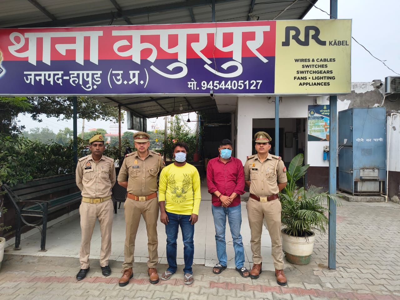 दो गैंगस्टर गये जेल