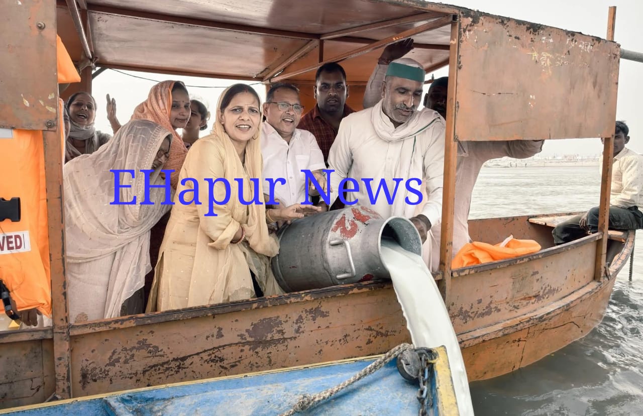 मां गंगा में दूध की धार लगाकर मेले की सकुशलता की कामना की