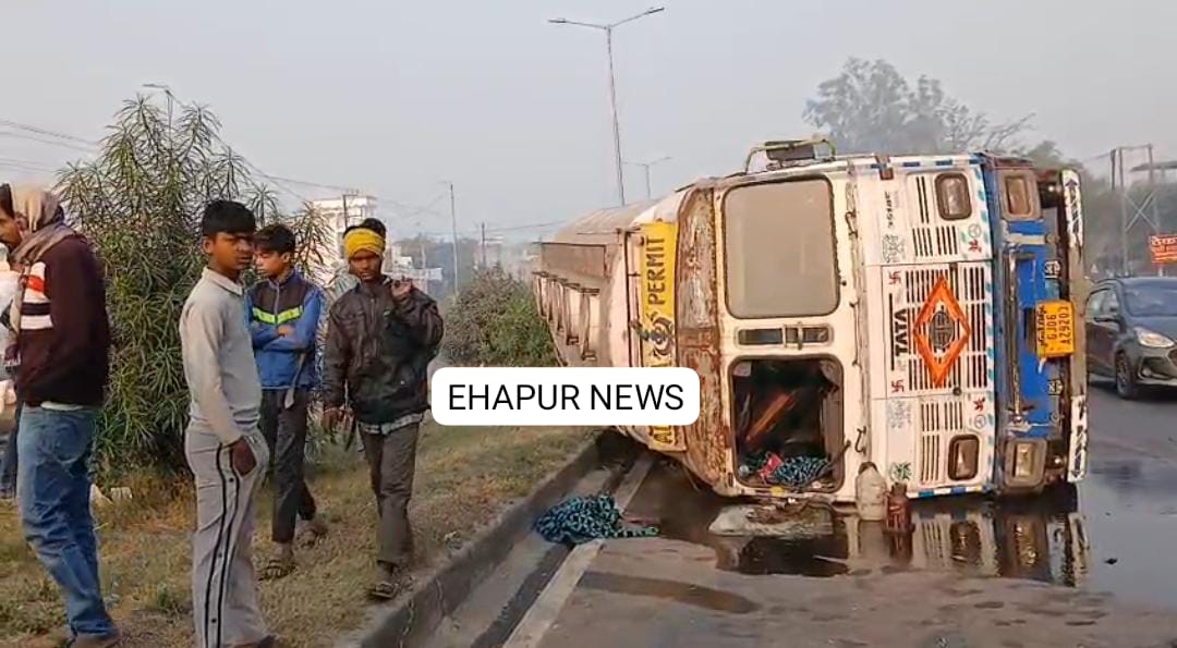 गढ़: अनियंत्रित होकर हाईवे पर पलटा केमिकल से भरा टैंकर