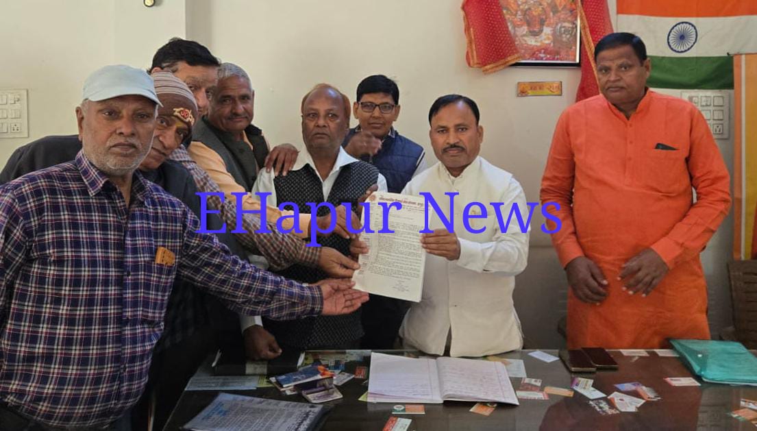 पैंशनर्स ने विधायक को सौपा मांग पत्र