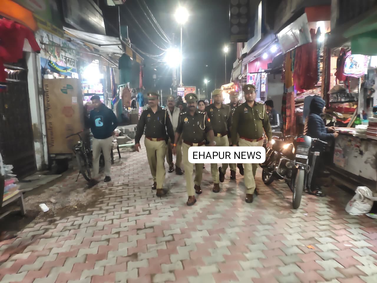 पुलिस ने क्षेत्र में की फुट पेट्रोलिंग