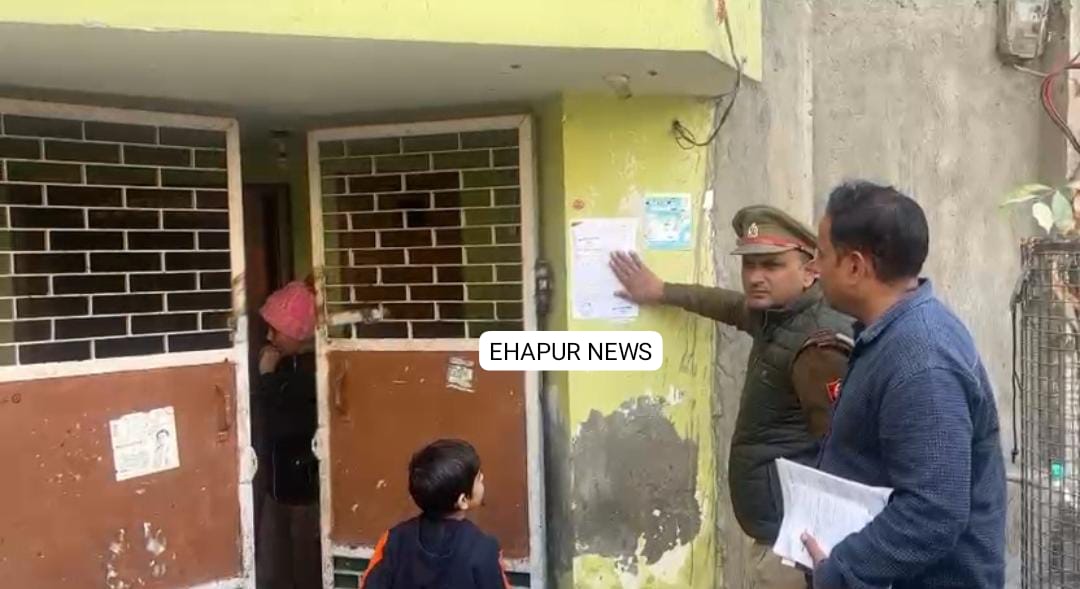 हापुड़: आरोपी के मकान पर कुर्की का नोटिस चस्पा