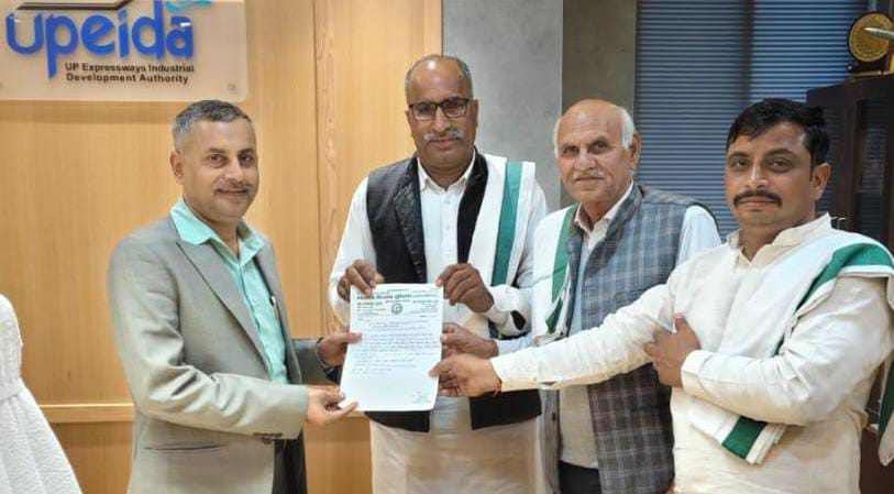 गंगा एक्सप्रेस वे पर सर्विस लेन बनाने की मांग