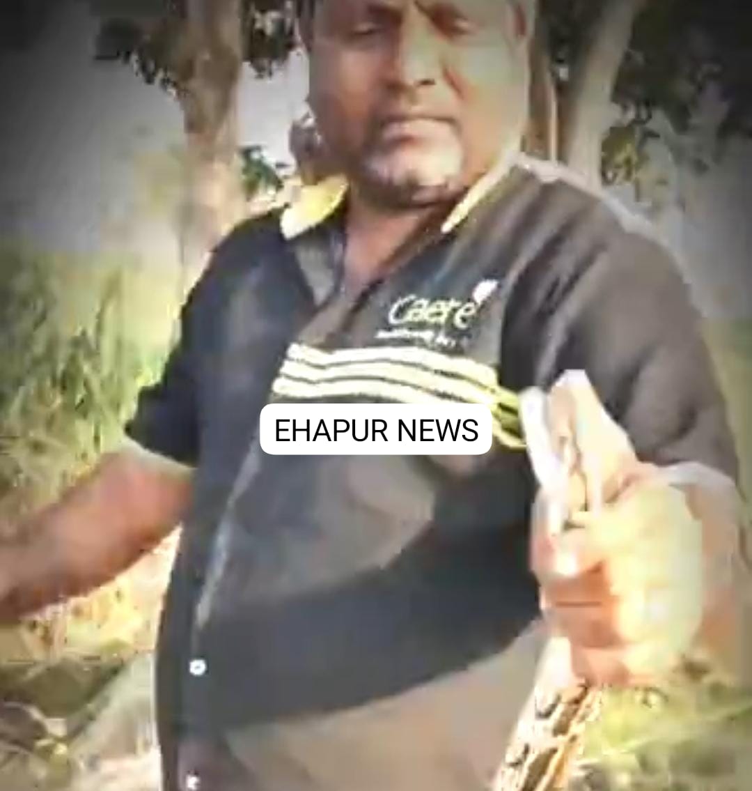 धौलाना औद्योगिक क्षेत्र से अजगर को पकड़ा