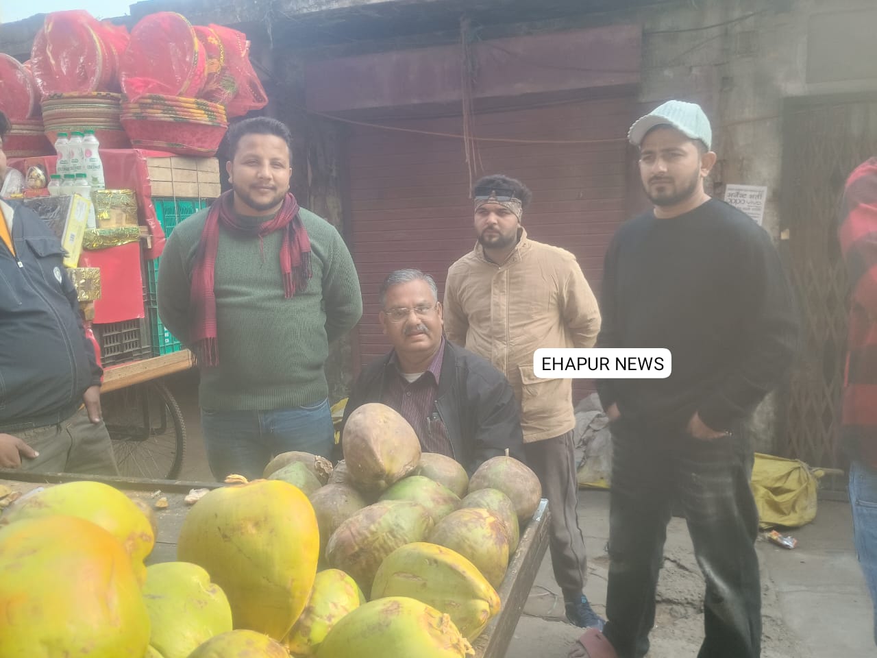 फल विक्रेताओं के पास नहीं मिले लाइसेंस, हुई कार्रवाई