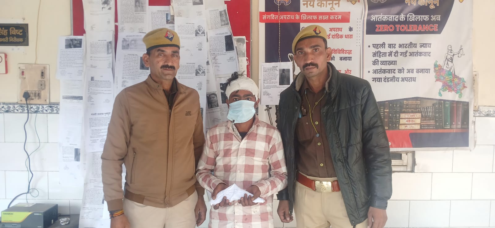 दिल्ली से आकर हापुड में बसा युवक तमंचे के साथ थमा