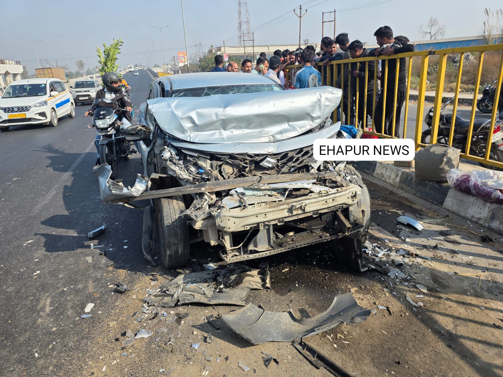 कार व बस की भिड़ंत में दंपति गंभीर रूप से घायल