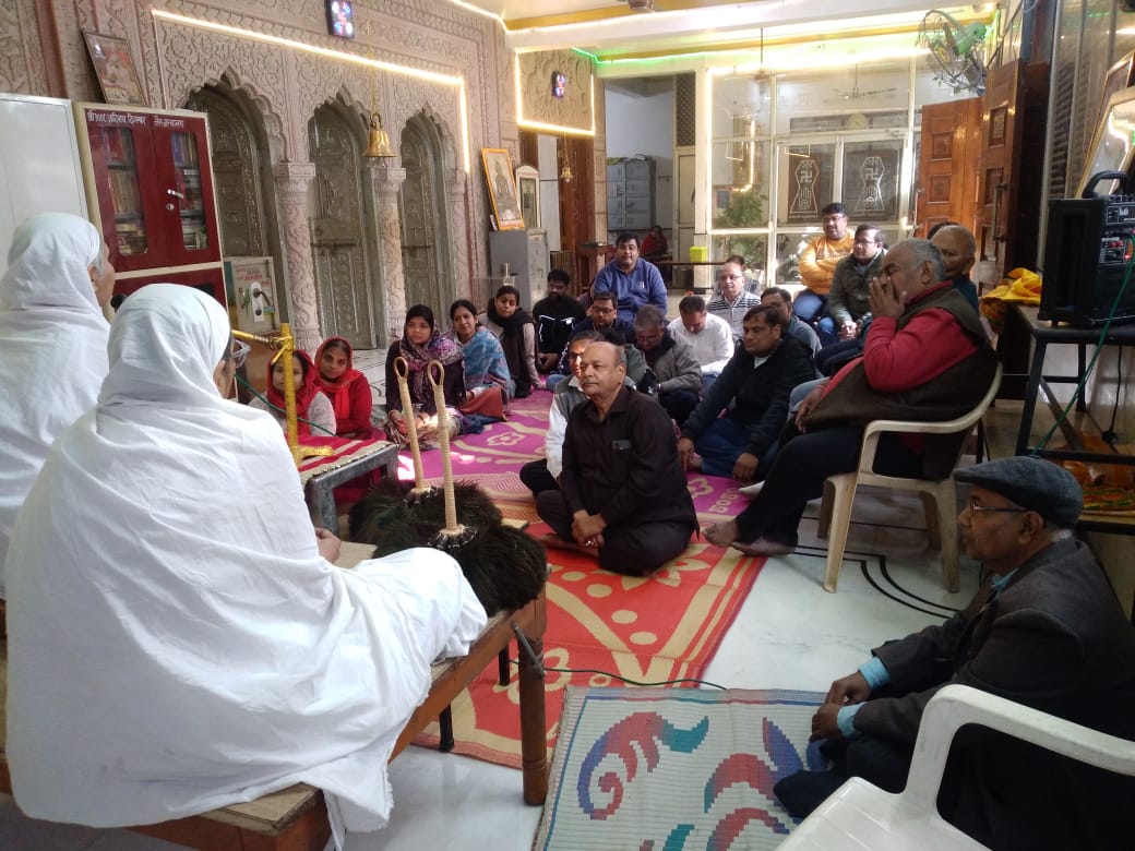 जैन आर्यिका माताजी हापुड जैन मंदिर पहुंची