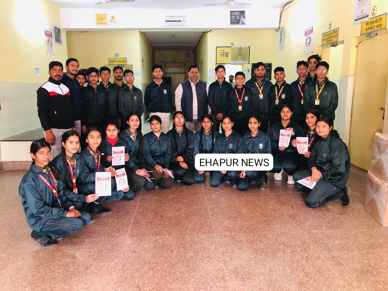 विद्यालय के छात्र-छात्राओं ने जिला चिकित्सालय का भ्रमण किया