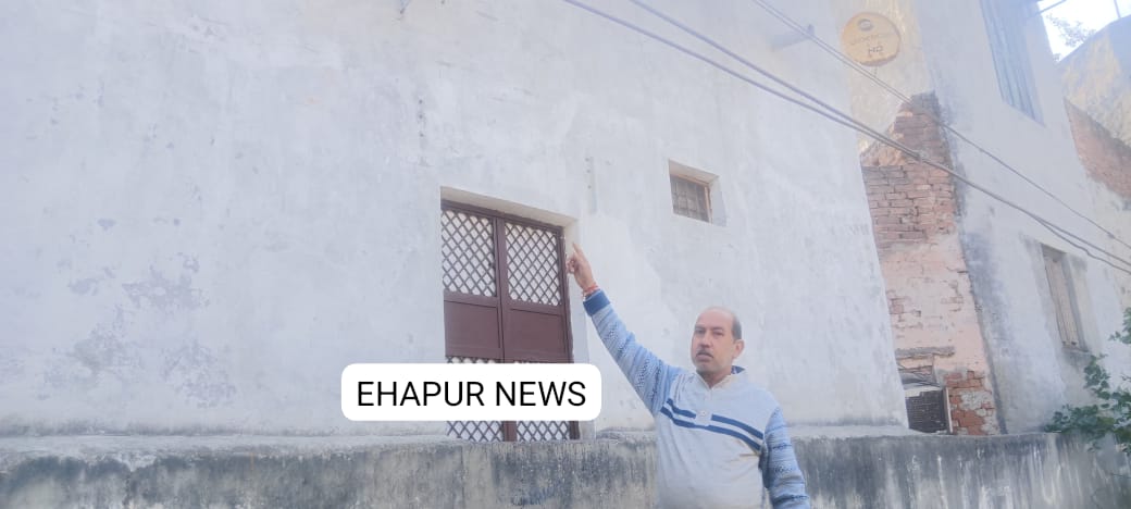 पिलखुवा: मकान के पीछे लगा ए.सी. चोरों ने किया चोरी