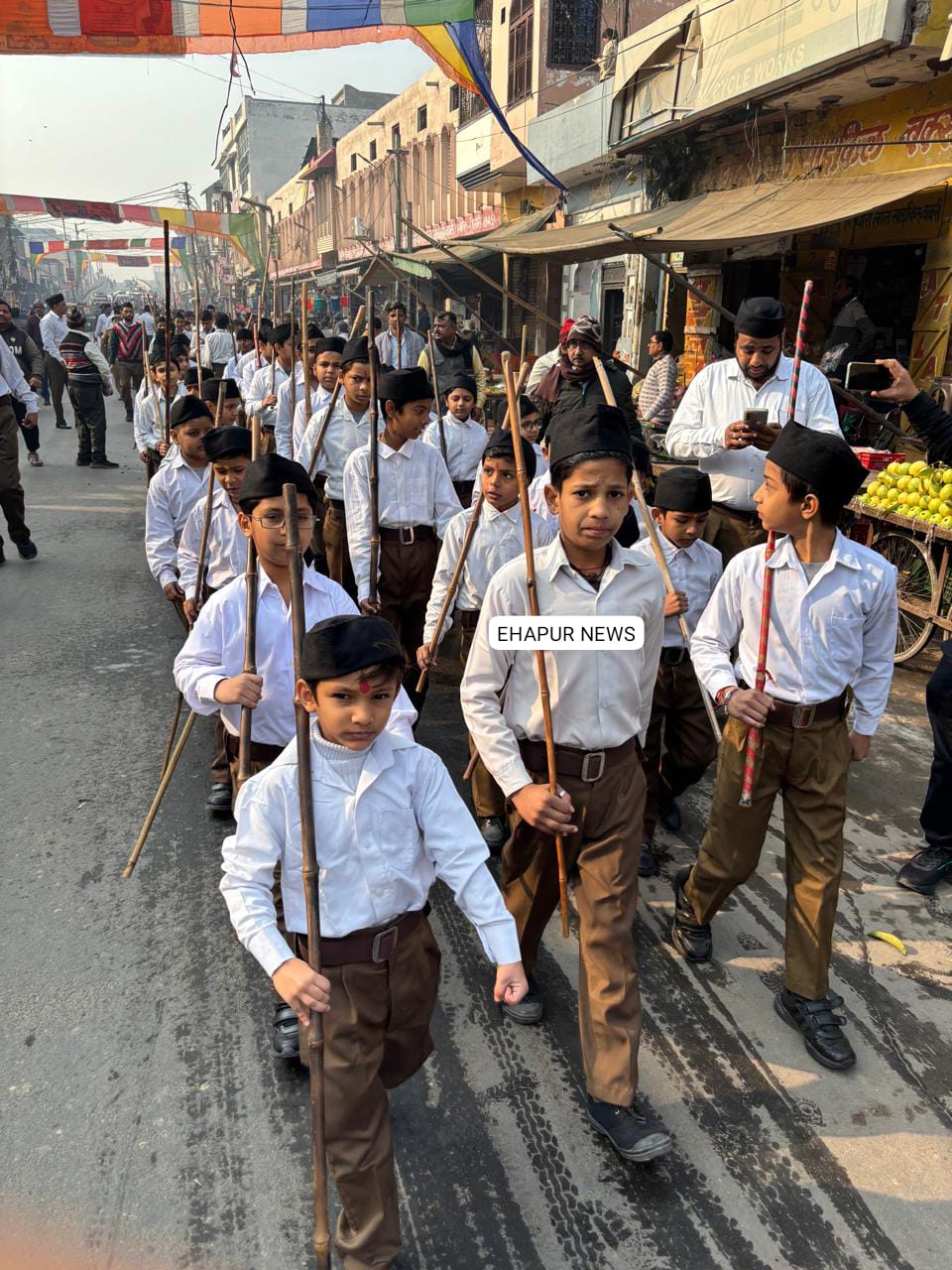 पिलखुवा में निकाला बालपथ संचलन