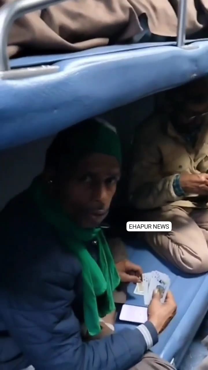 एसी कोच में किसान नेताओं ने यात्रियों की सीट पर जबरन किया कब्जा, सुरक्षा बलों ने हटाया