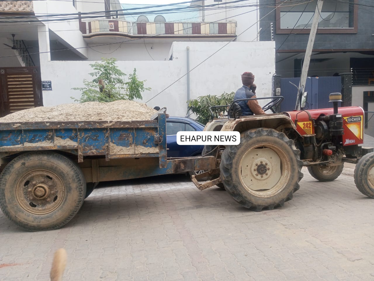 रेत के अवैध खनन में लिप्त ट्रैक्टर ट्राली सीज