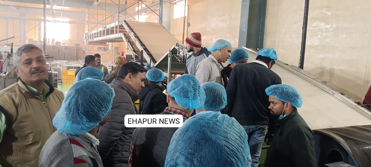 पिलखुवा: बिस्किट व रस की फैक्ट्री में आग लगने से मचा हड़कंप, पाया काबू