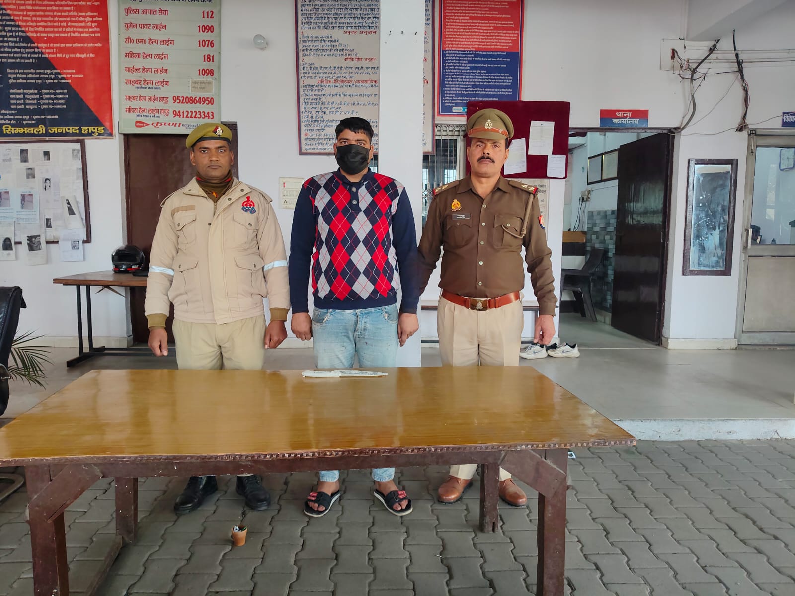 छुरे से जानलेवा हमले का आरोपी थमा