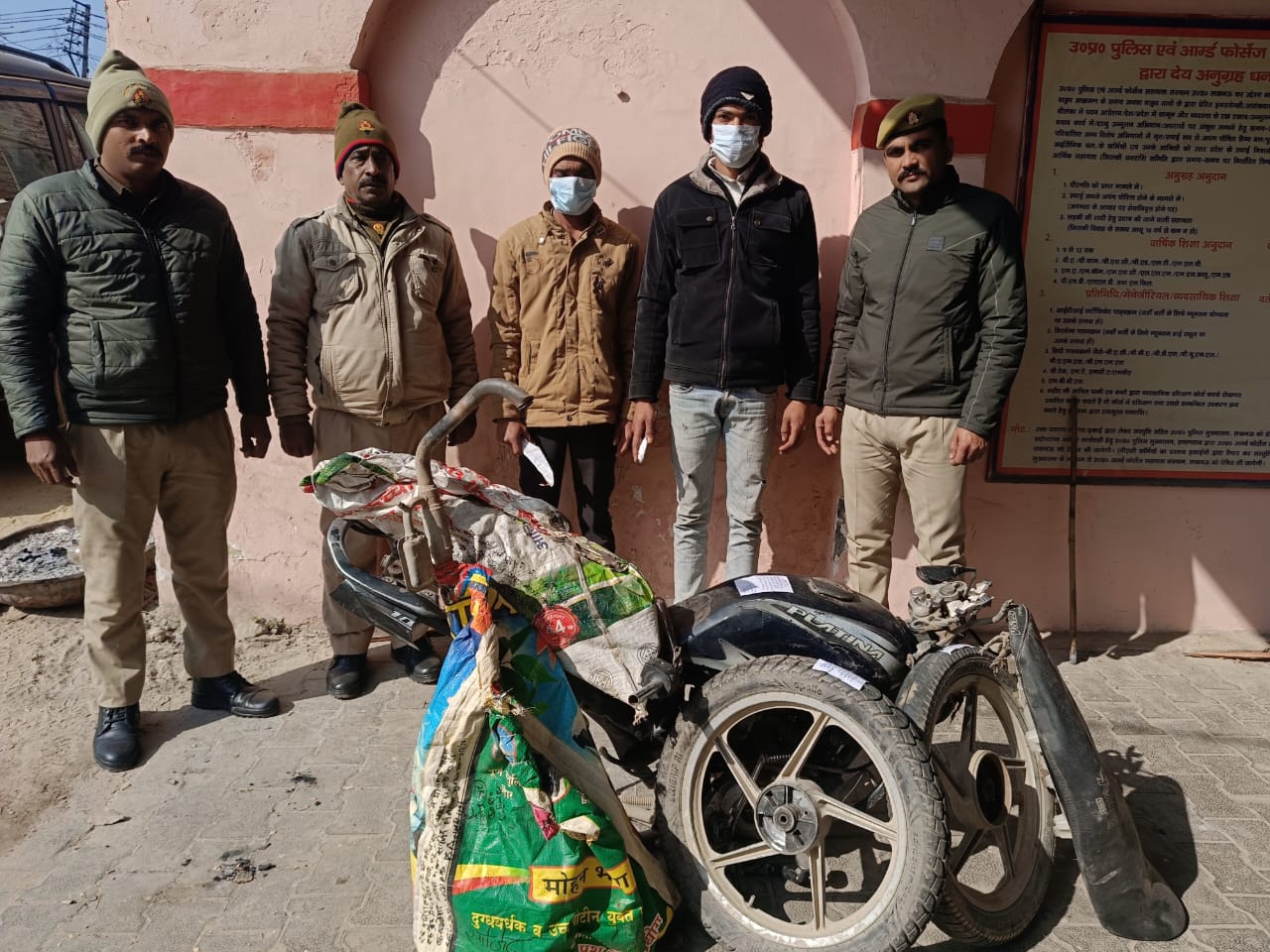 पिलखुवा: पूर्व में चोरी हुई मोटरसाइकिल के पार्ट्स के साथ दो चोर गिरफ्तार