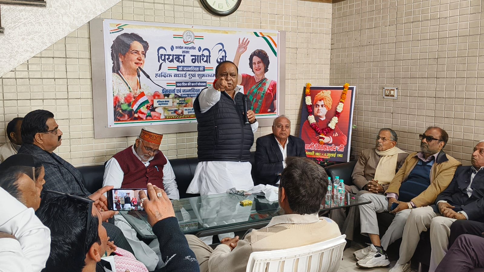 केन्द्र सरकार ने मनरेगा समाप्त करके मजदूरों की रोटी छीनी