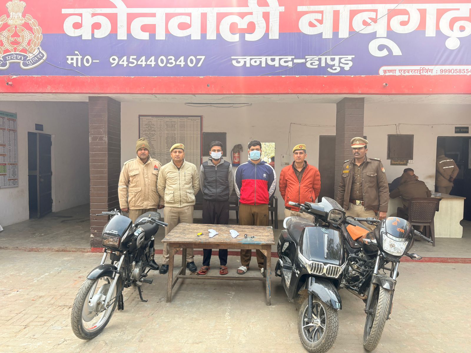 वाहन चोर पुलिस ने दबोचे,असलाह बरामद