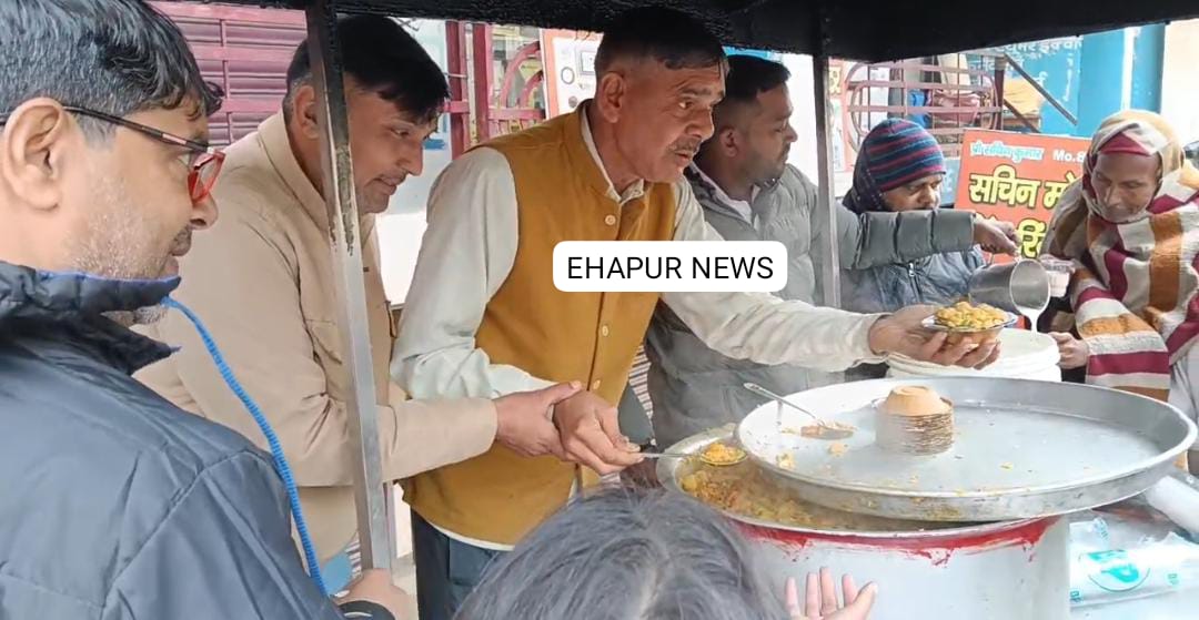 बाबूगढ़: एक कुंटल खिचड़ी का किया वितरण