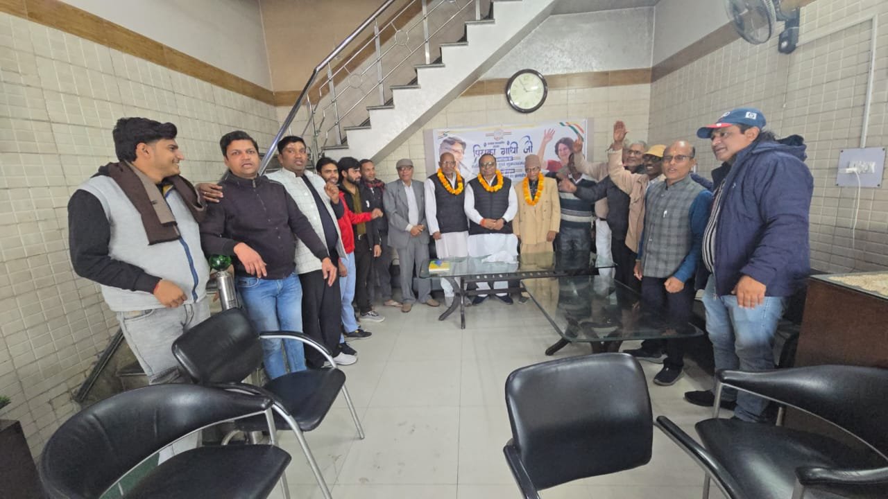कांग्रेस चिकित्सा प्रकोष्ठ के पदाधिकारियों का जिला दफ्तर पर स्वागत