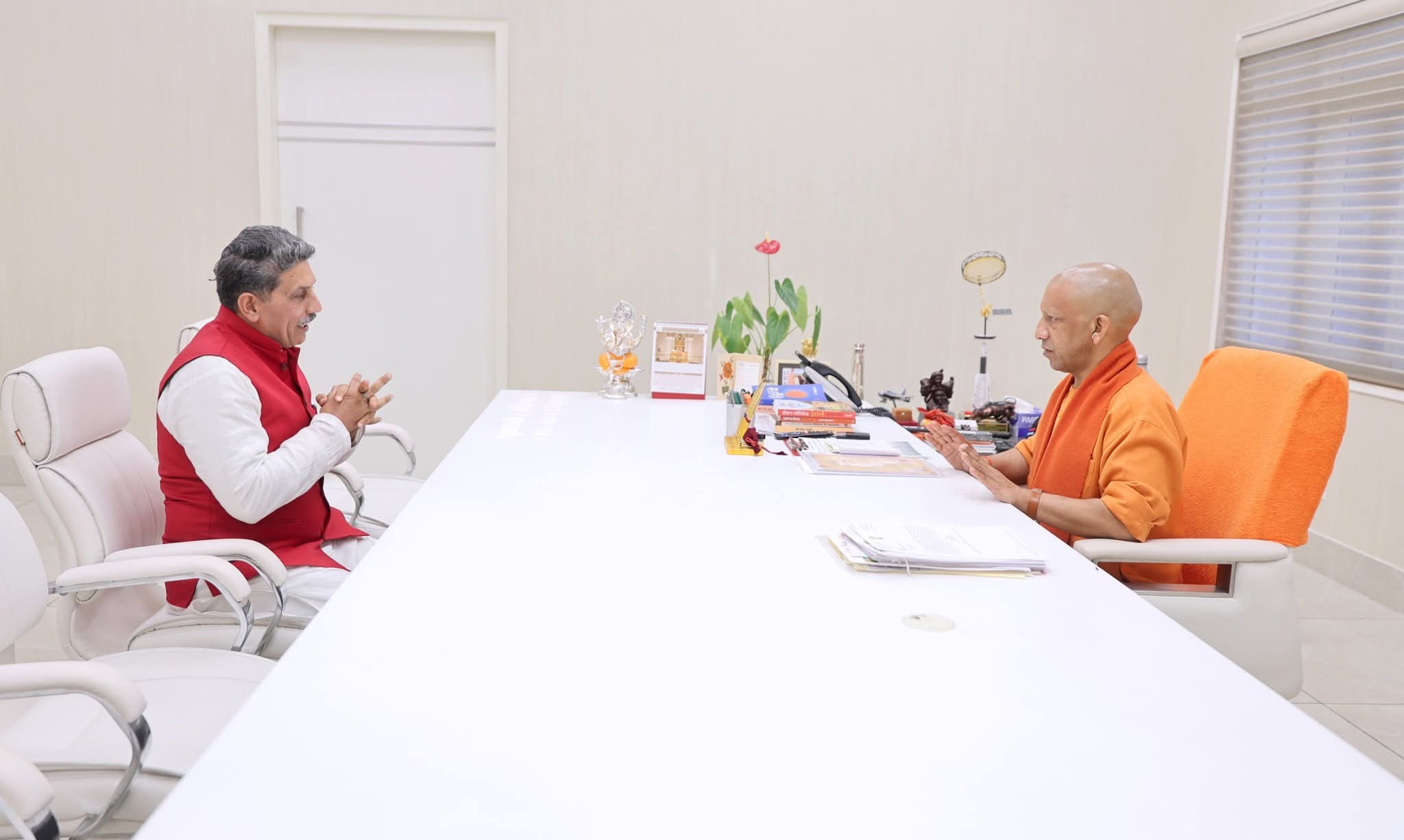 पूर्व विधायक गढ़मुक्तेश्वर ने सीएम से भेंट की