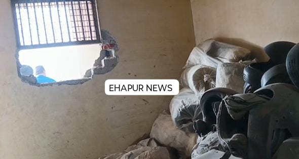 हापुड़: चौकी के समीप स्थित हेलमेट की दो दुकानों में लाखों की चोरी