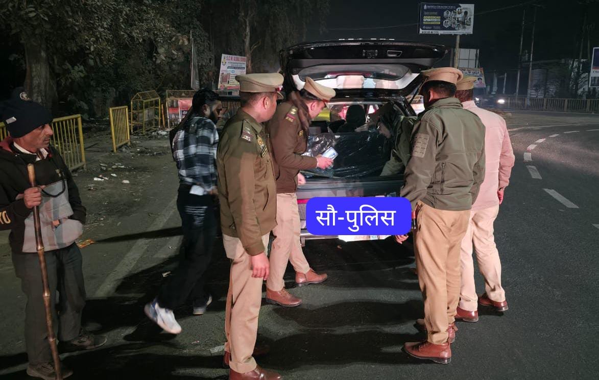 जनपद हापुड में पुलिस ने किया बाजारों में पैदल मार्च