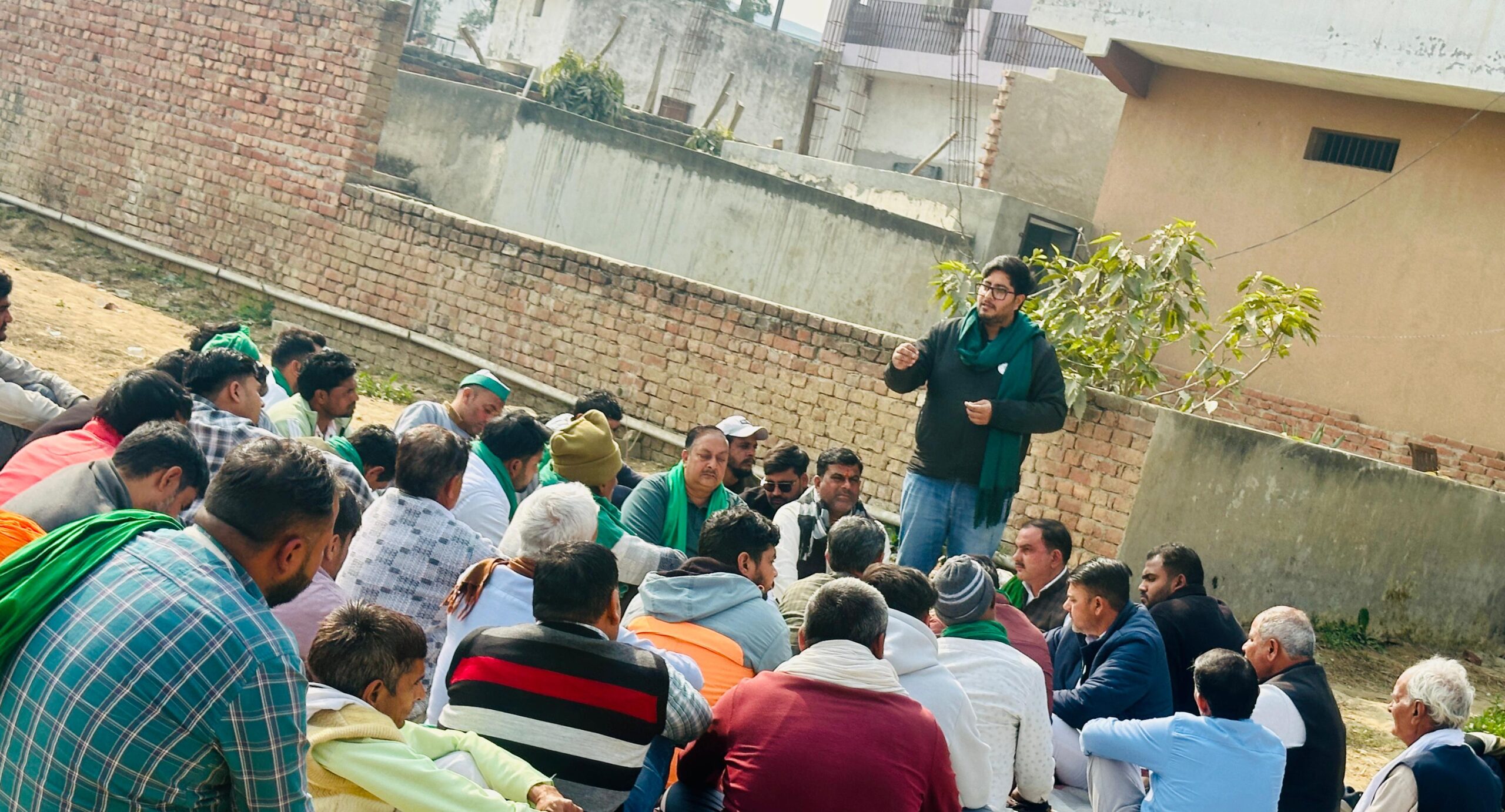 आपातकालीन बैठक में उठी ग्रामीणों की समस्याएं