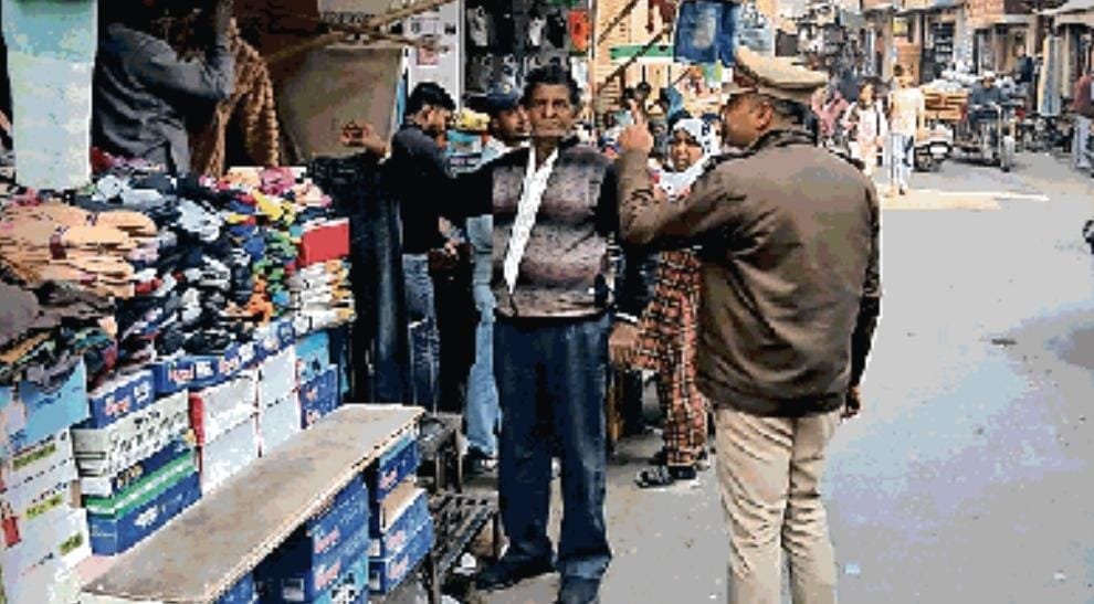 पिलखुवा: अतिक्रमणकारियों को पुलिस ने दी चेतावनी