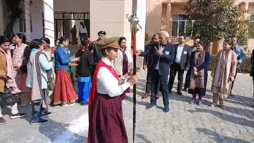 हापुड में निकली मतदाता जागरूक रैली