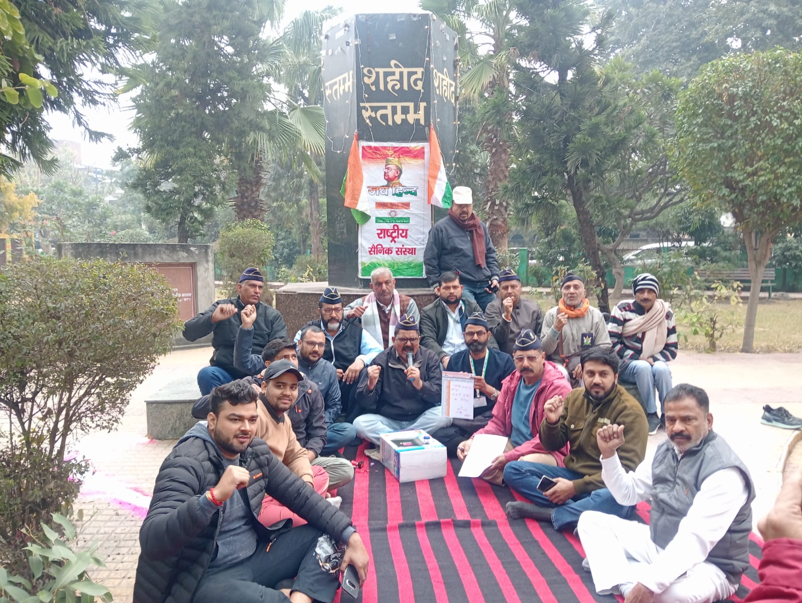 यूजीसी के नये कानून के विरोध में लिखा खून पत्र,दिया धरना और की नारेबाजी