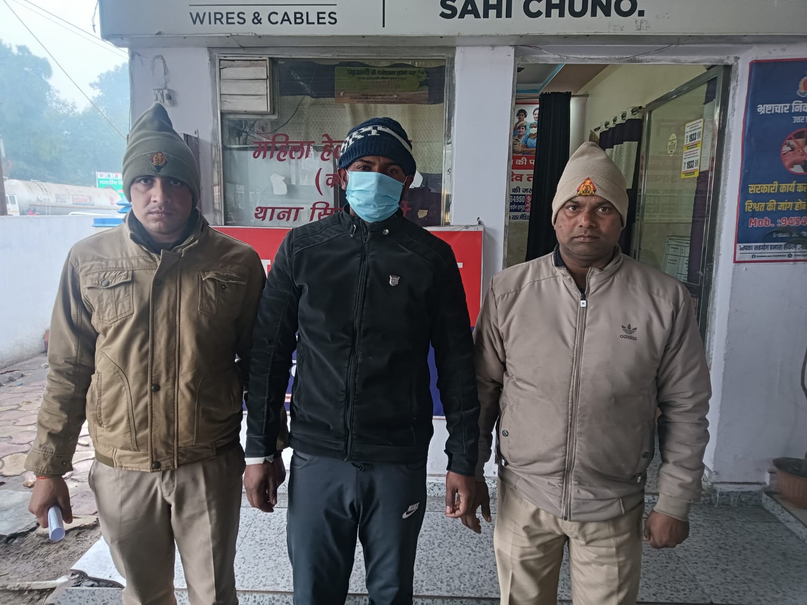 छुरे से किया वार,पकडा गया