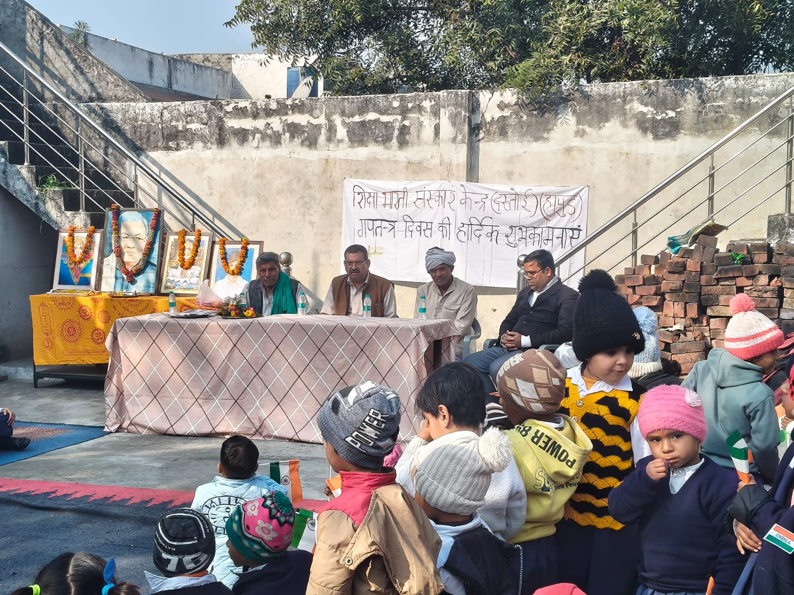 गोयना व दस्तोई में बच्चों ने निकाला पथ संचलन