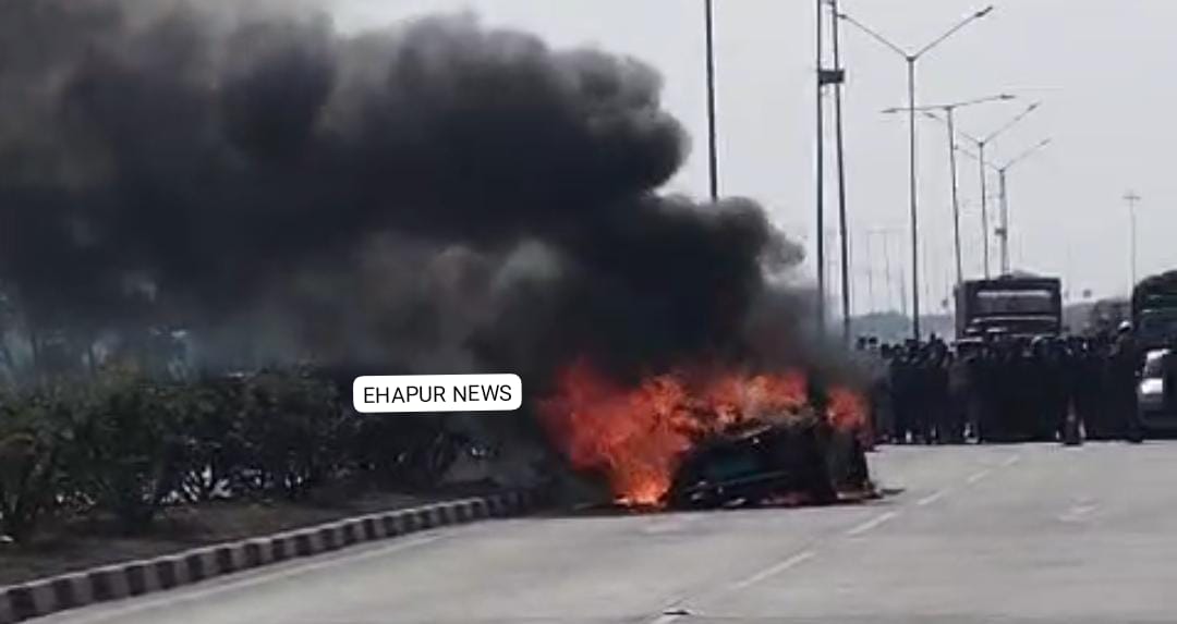 हाईवे पर गाड़ी बनी आग का गोला, यातायात थमा