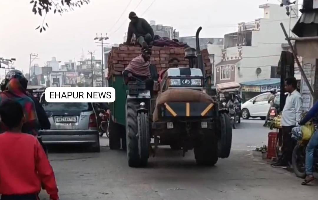 सड़क सुरक्षा माह को “उड़ने वाले ट्रैक्टर” ने लगाया पलीता, किसी ने नहीं की कार्रवाई
