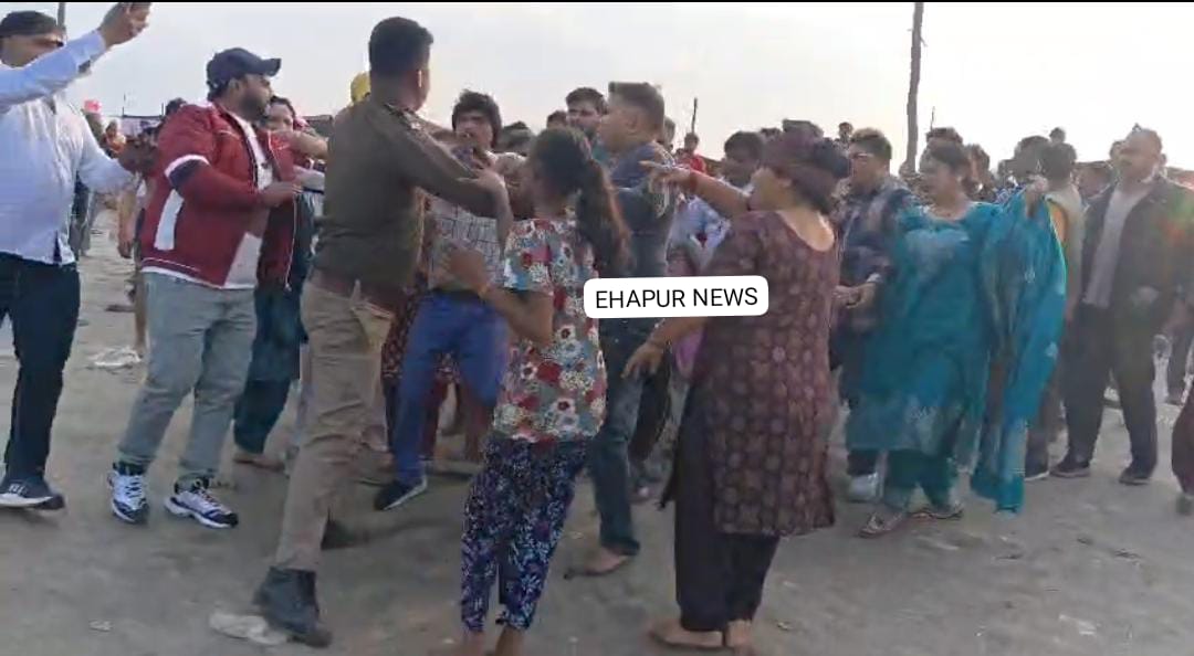 गढ़: नाविकों व श्रद्धालुओं में मारपीट, पुलिस के साथ भी हाथापाई