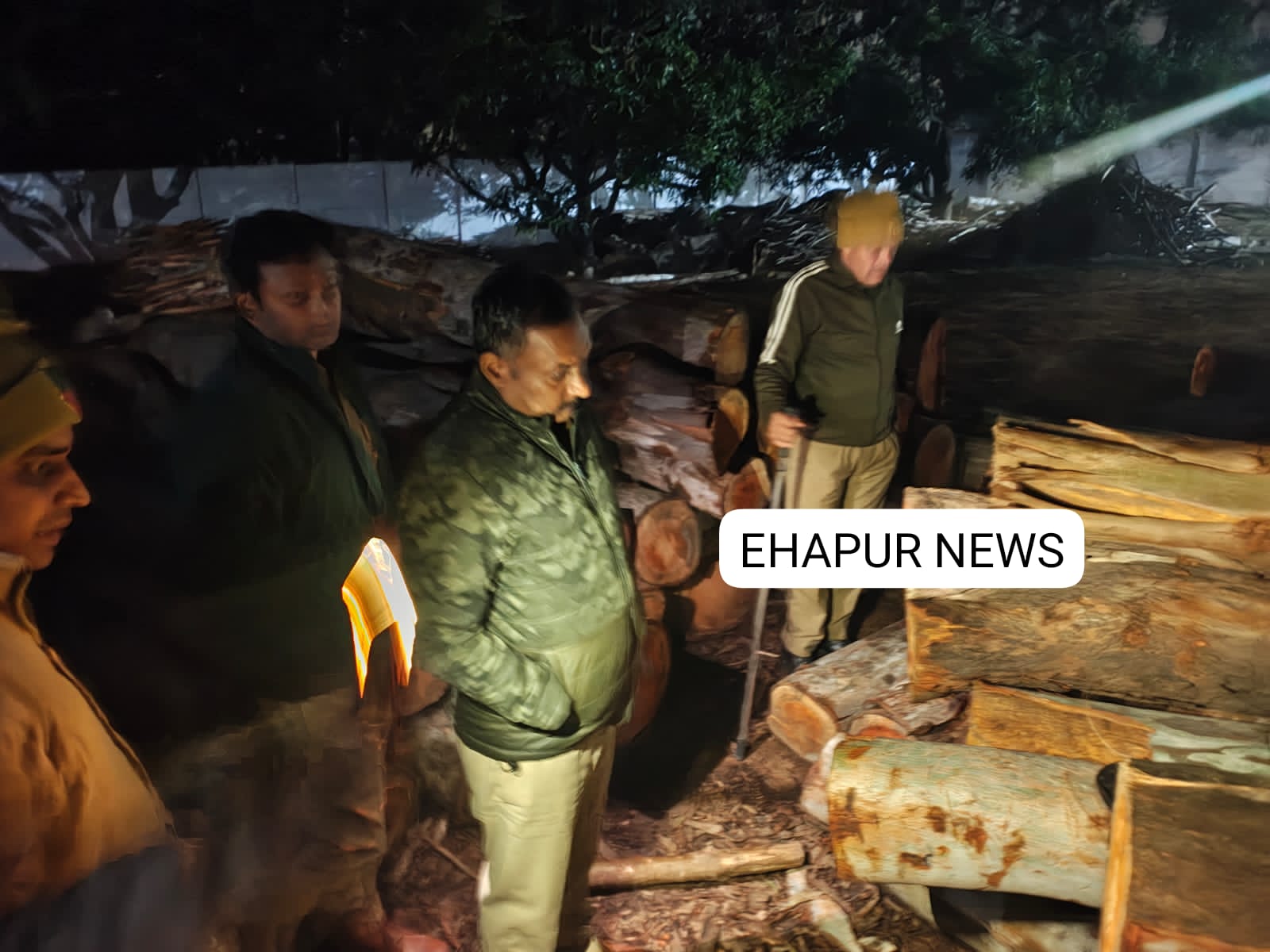 पेड़ों का अवैध कटान, आरा मशीन सील