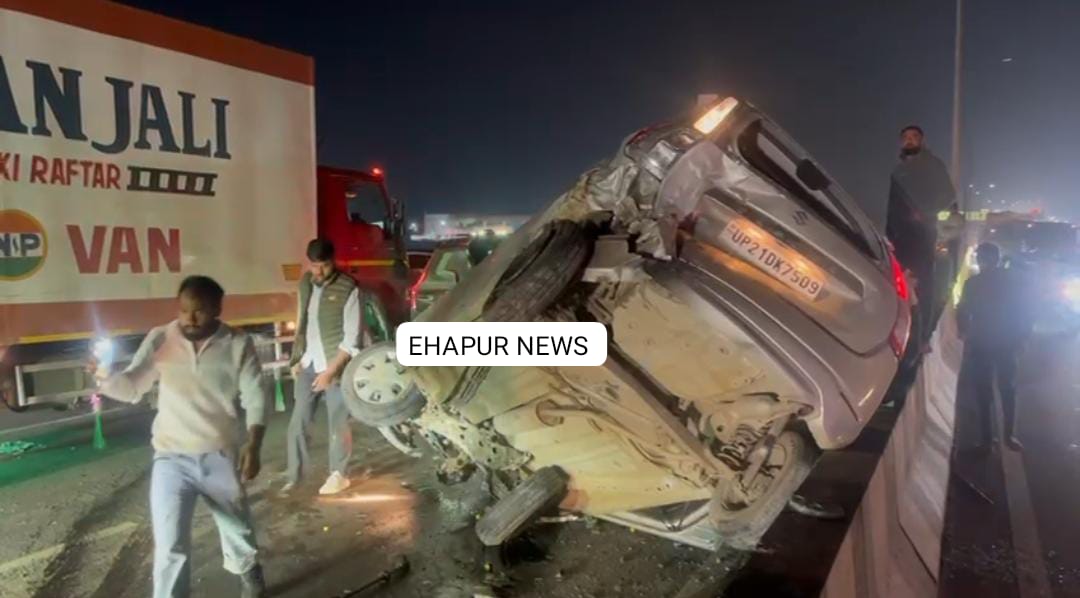 पिलखुवा: अनियंत्रित वाहन की टक्कर से डिवाइडर कूद कर दूसरी ओर पहुंची गाड़ी