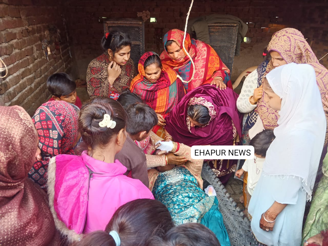 सिलिंडर में आग लगने से दूल्हे की बहन झुलसी