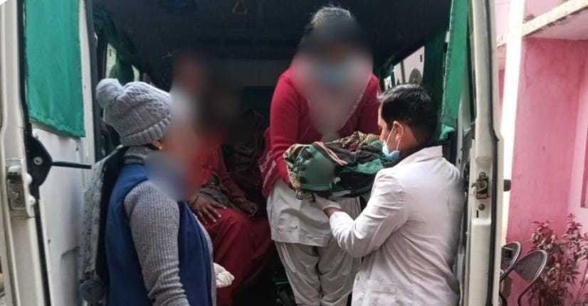 एंबुलेंस में गर्भवती महिला ने बच्ची को दिया जन्म