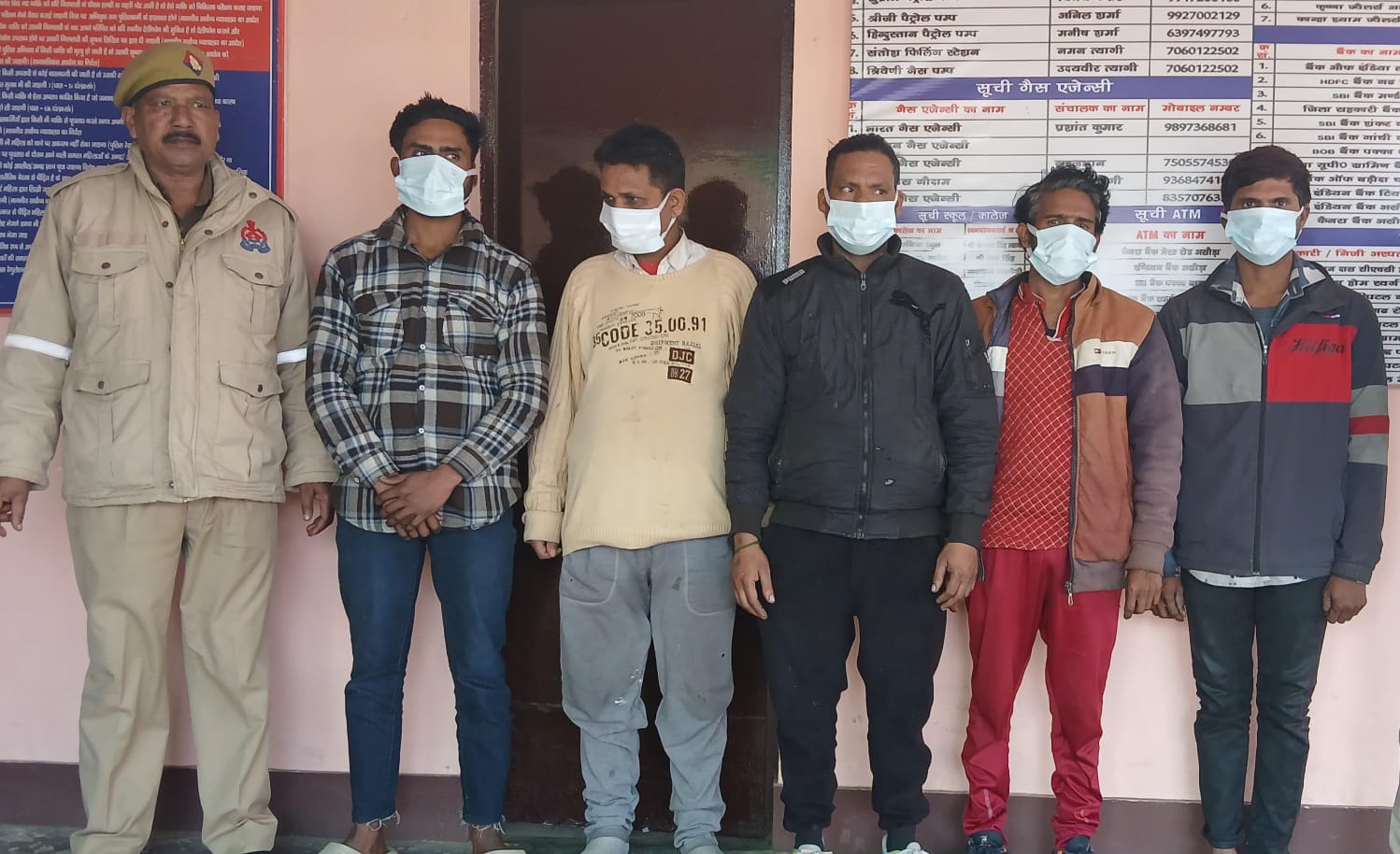 5 वारंटी पुलिस ने दबोचे