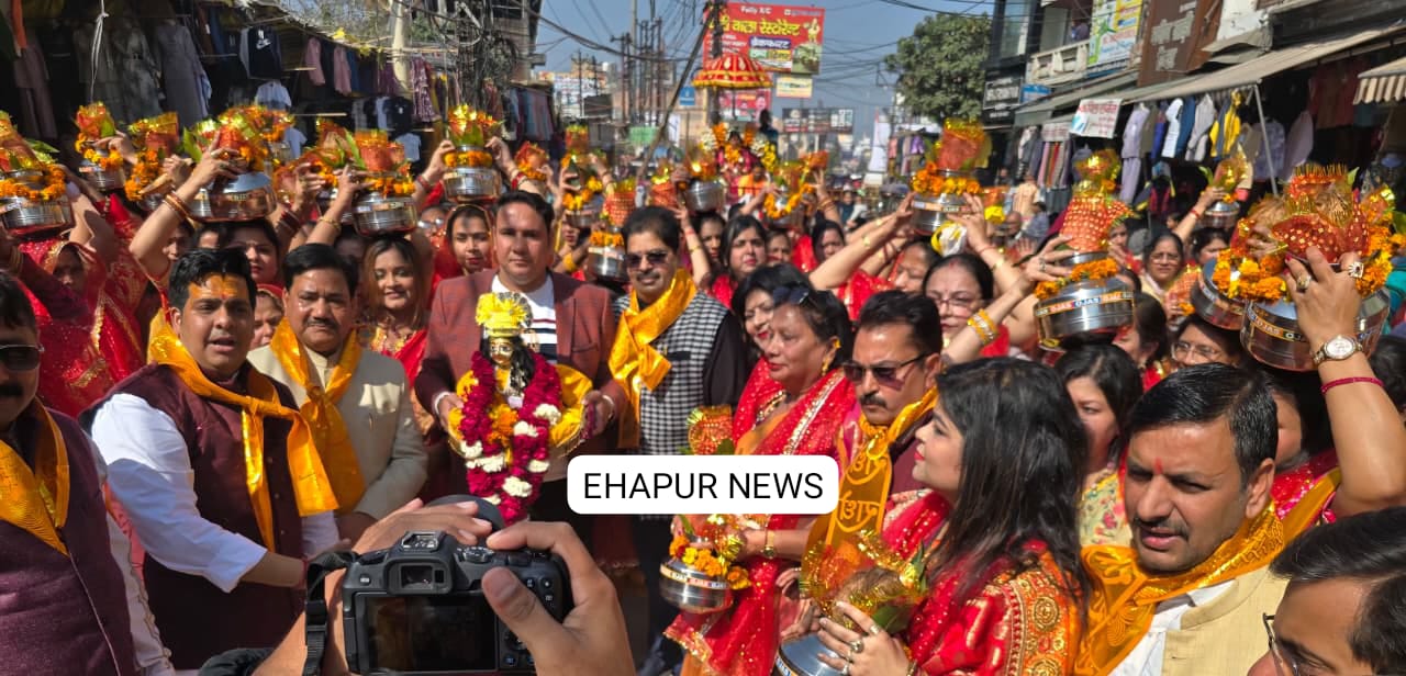 कलश यात्रा में उमड़ी महिलाएं