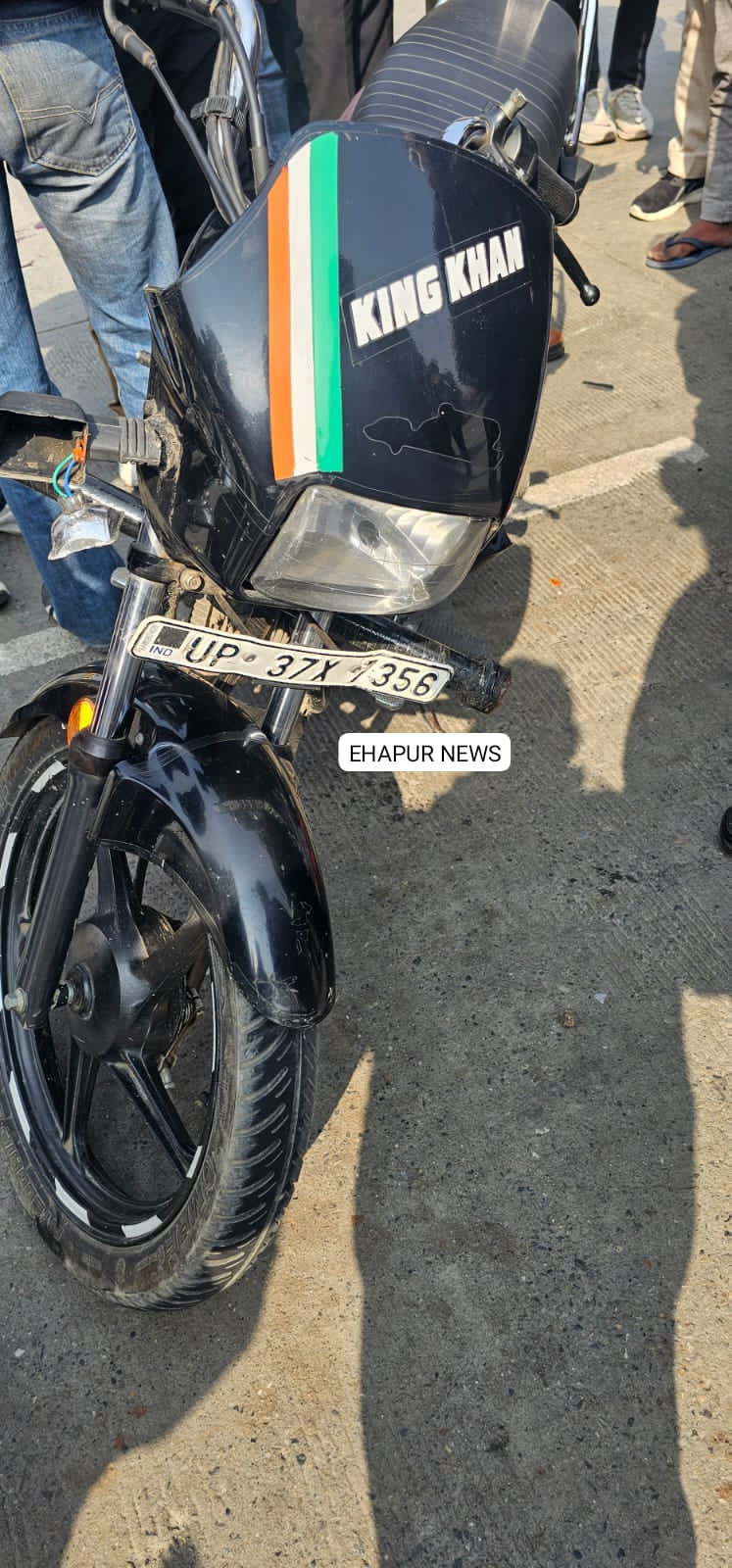 बस व बाइक की भिड़ंत में एक की मौत, दो घायल