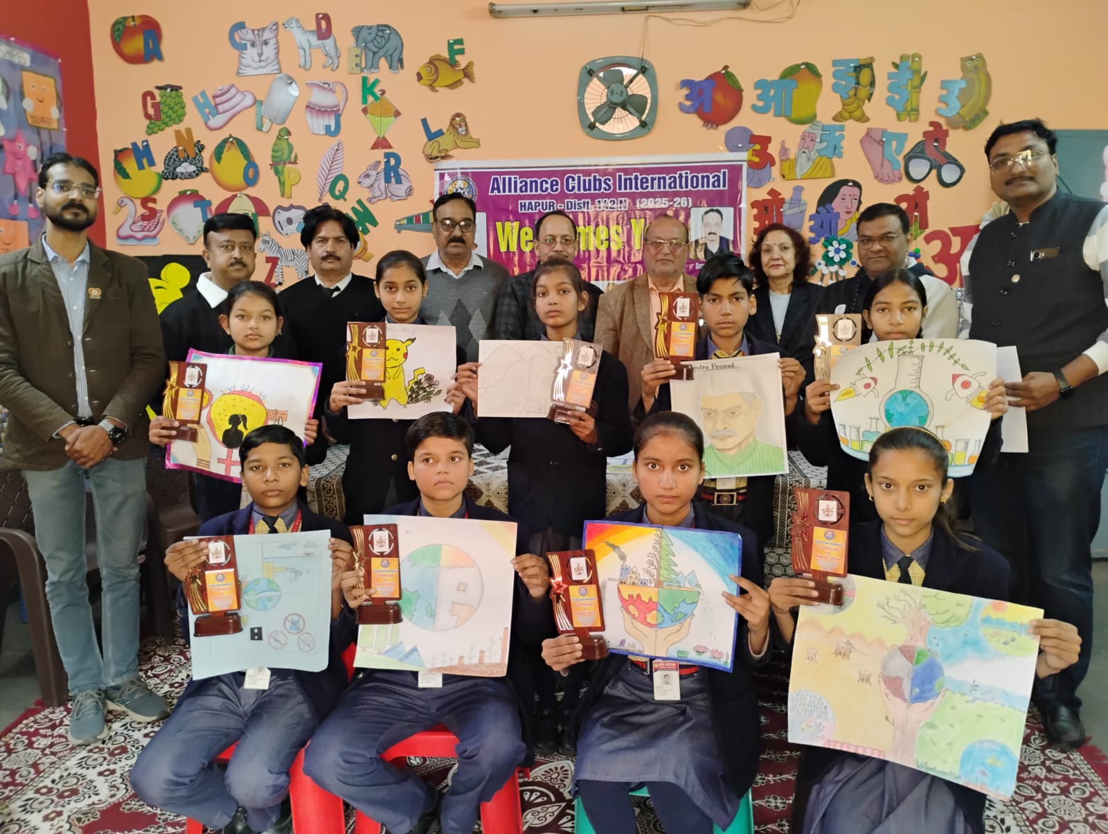 पोस्टर मेकिंग प्रतियोगिता के विजेता पुरस्कृत