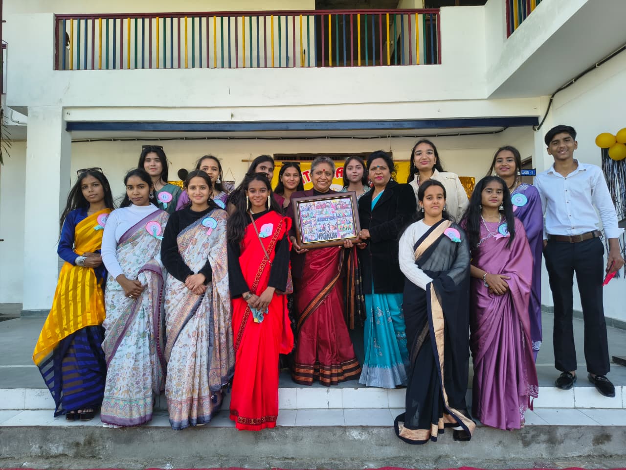 “एस ए इंटरनेशनल स्कूल में भावपूर्ण विदाई समारोह का आयोजन”