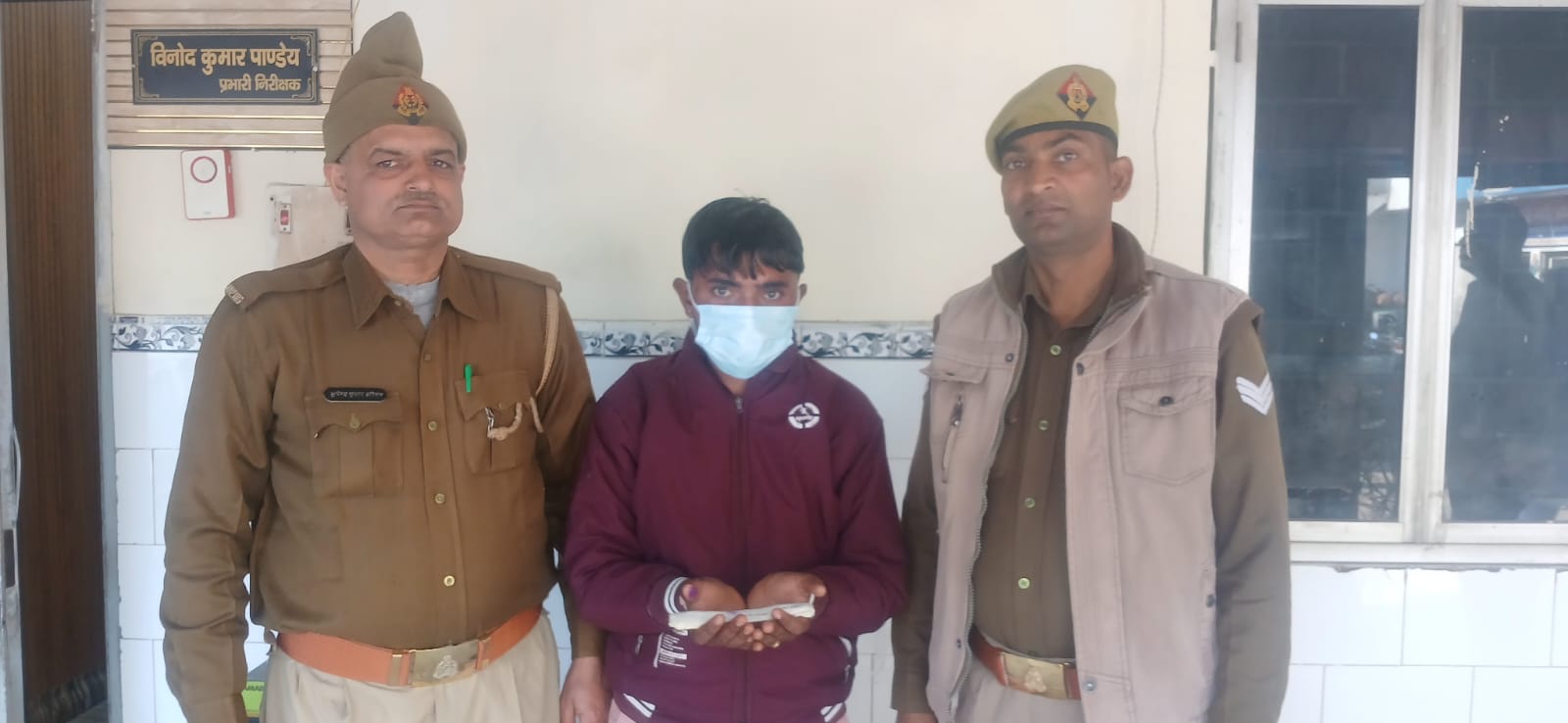 अवैध चाकू के साथ एक गिरफ्तार