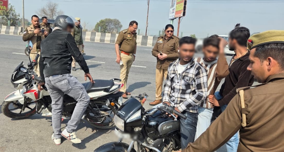 हापुड़ में हर तरफ वाहनों की चैकिंग