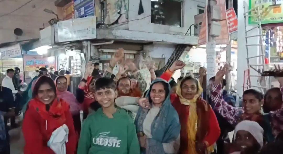 जल लेने के लिए श्रद्धालुओं का जत्था हरिद्वार रवाना